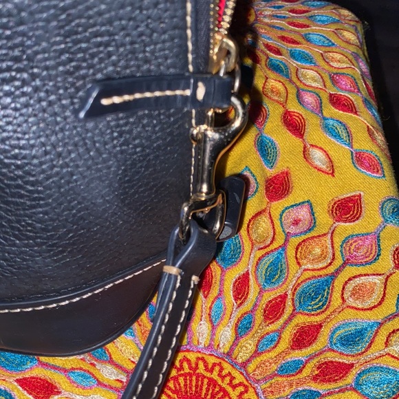 Dooney & Bourke black leather purse. - Picture 5 of 9